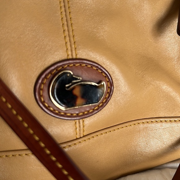 Authentic Dooney Bourke clutch - Picture 2 of 9